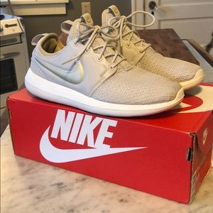 Nike Roshe Two Light Bone Metallic Gold